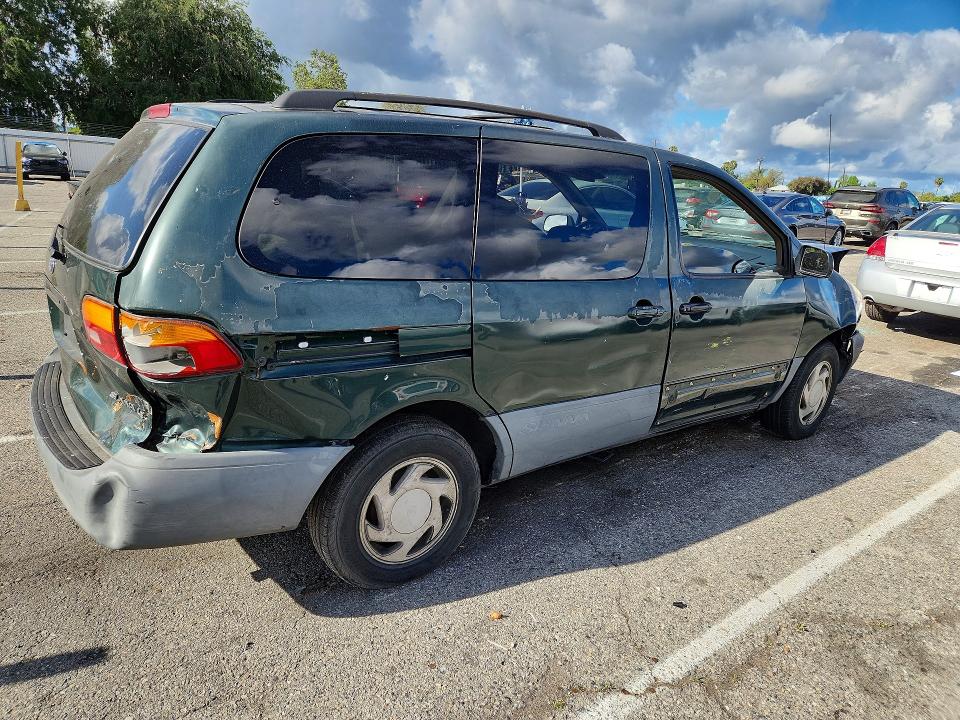 Продажа на аукционе авто 2000 Toyota Sienna, vin: 4T3ZF13C6YU263103, номер лота: 49473586