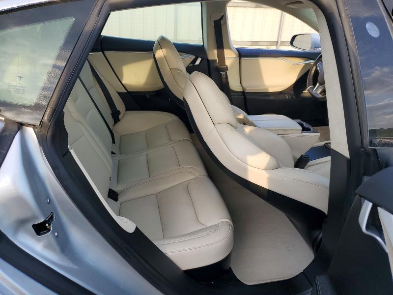 48327806 :رقم المزاد ، 5YJSA1E27HF231691 vin ، 2017 Tesla Model S مزاد بيع