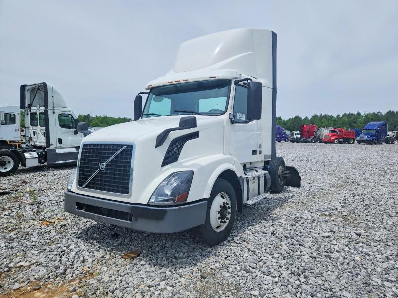 77500235 :رقم المزاد ، 4V4N39TGXHN988143 vin ، 2017 Volvo Vnl مزاد بيع