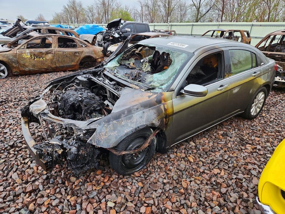48275356 :رقم المزاد ، 1C3CCBBB4DN522187 vin ، 2013 Chrysler 200 مزاد بيع
