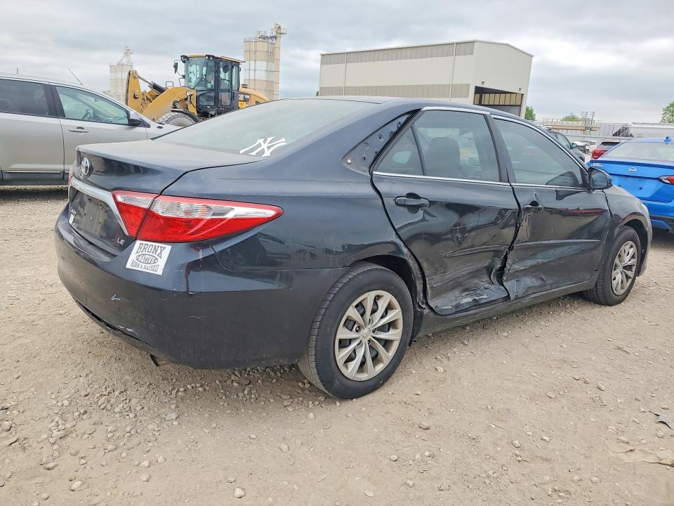 51092786 :رقم المزاد ، 4T4BF1FK1FR472474 vin ، 2015 Toyota Camry مزاد بيع