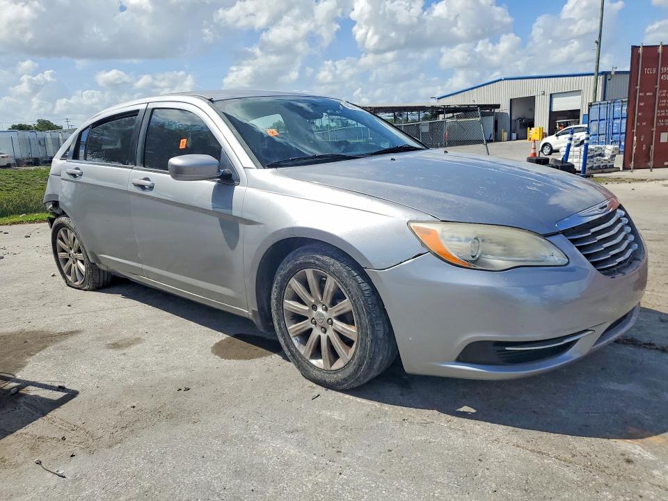 48241526 :رقم المزاد ، 1C3CCBBB7DN765850 vin ، 2013 Chrysler 200 مزاد بيع