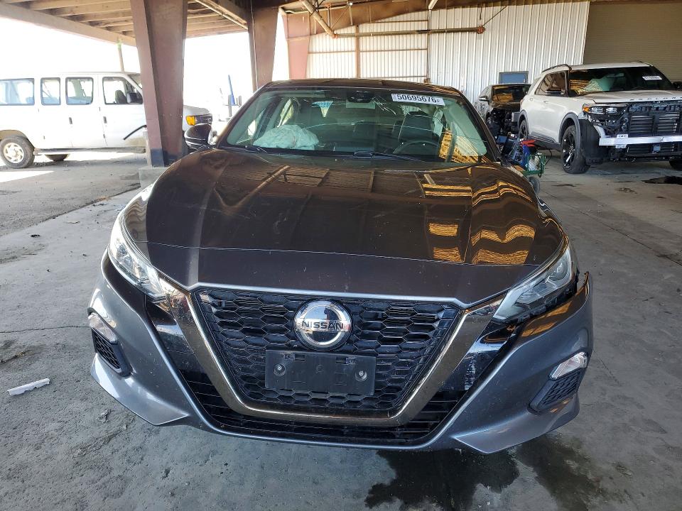 50695676 :رقم المزاد ، 1N4BL4CWXMN333943 vin ، 2021 Nissan Altima مزاد بيع
