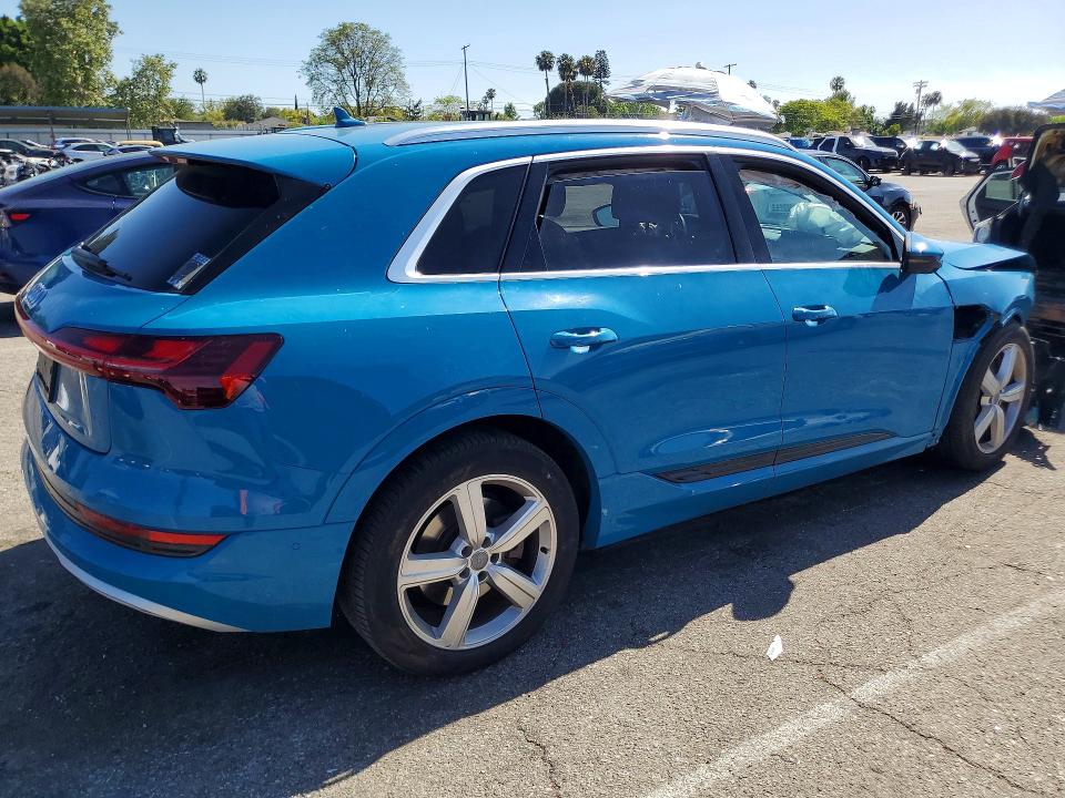 Продажа на аукционе авто 2019 Audi E-tron, vin: WA1LAAGE9KB011727, номер лота: 50494606