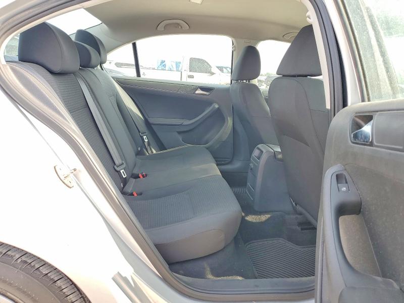 51560786 :رقم المزاد ، 3VW167AJ8GM295842 vin ، 2016 Volkswagen Jetta مزاد بيع