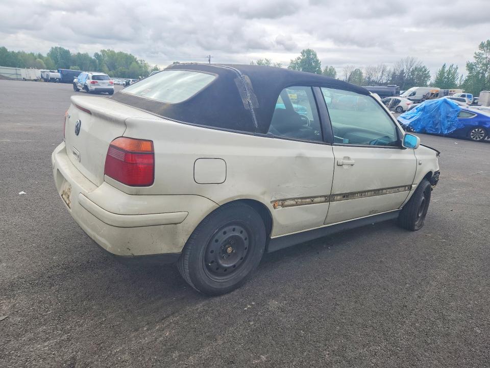 51211796 :رقم المزاد ، 3VWCC21V11M807231 vin ، 2001 Volkswagen Cabrio مزاد بيع