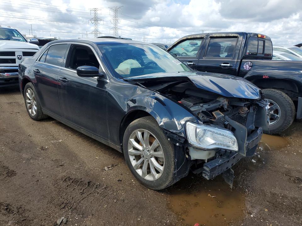 50061356 :رقم المزاد ، 2C3CCARG2FH757016 vin ، 2015 Chrysler 300 مزاد بيع