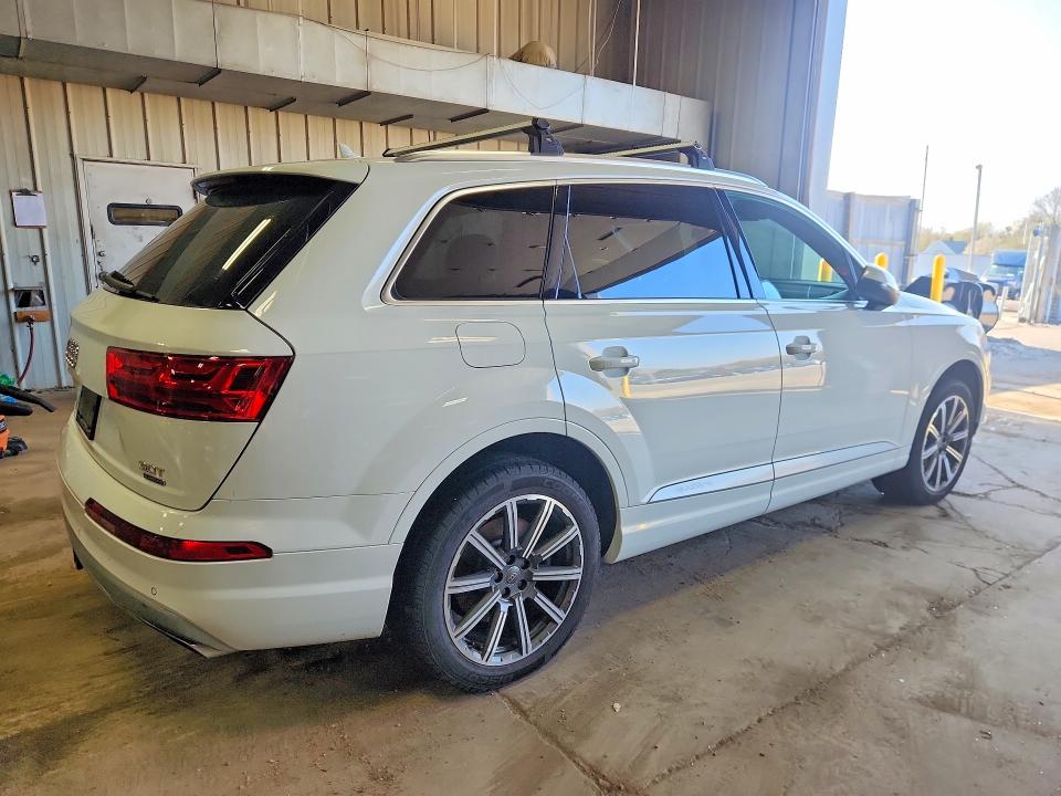 Продаж на аукціоні авто 2017 Audi Q7, vin: WA1LAAF79HD026437, номер лоту: 50738846