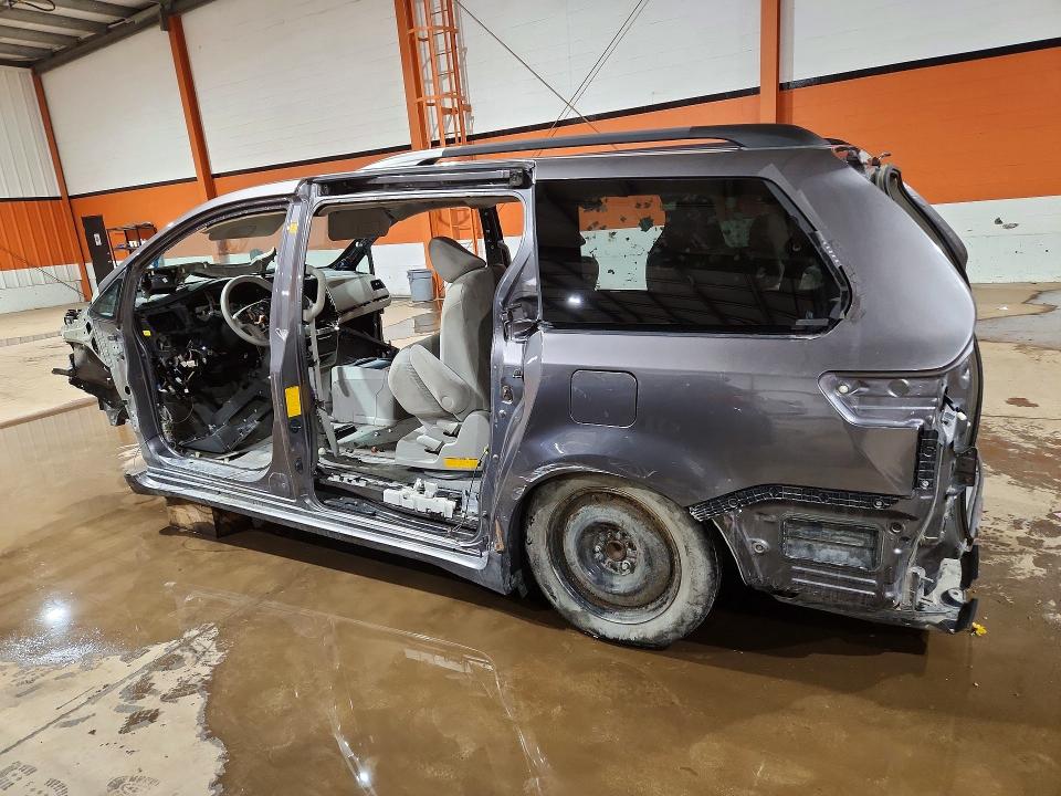50303666 :رقم المزاد ، 5TDKK3DC4BS022530 vin ، 2011 Toyota Sienna مزاد بيع