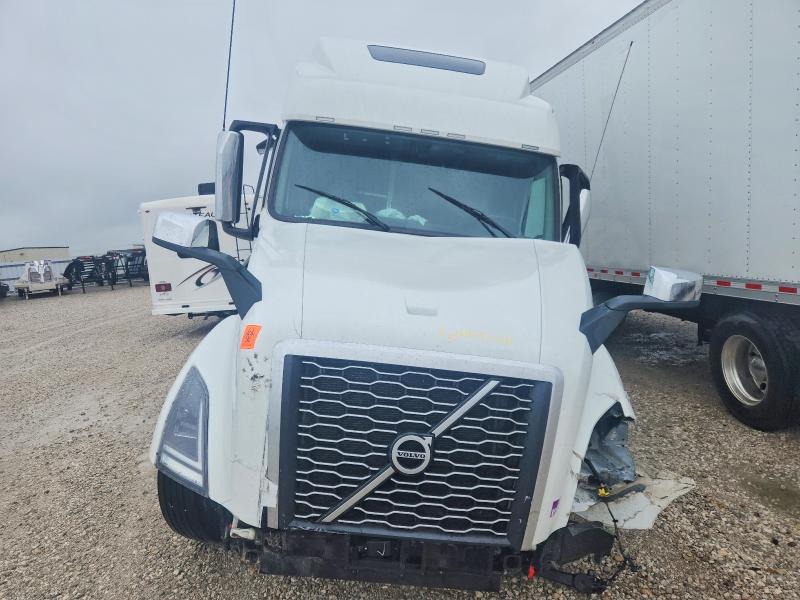 50449266 :رقم المزاد ، 4V4NC9EH1SN683885 vin ، 2025 Volvo Transport مزاد بيع