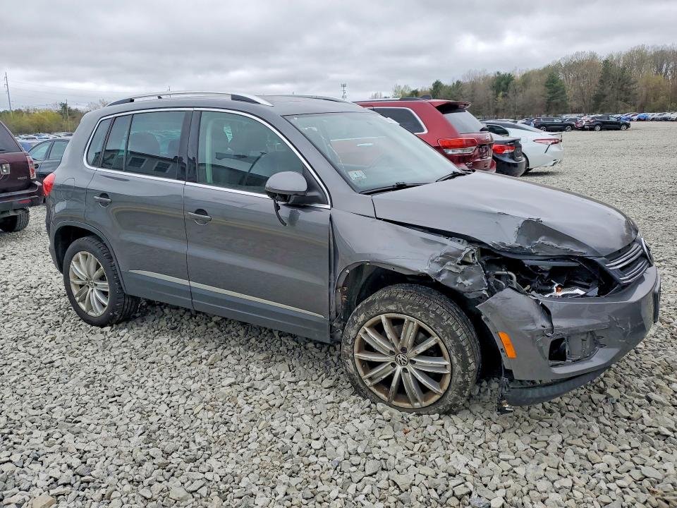 2013 Volkswagen Tiguan მანქანა იყიდება აუქციონზე, vin: WVGBV3AX6DW587942, აუქციონის ნომერი: 51586046