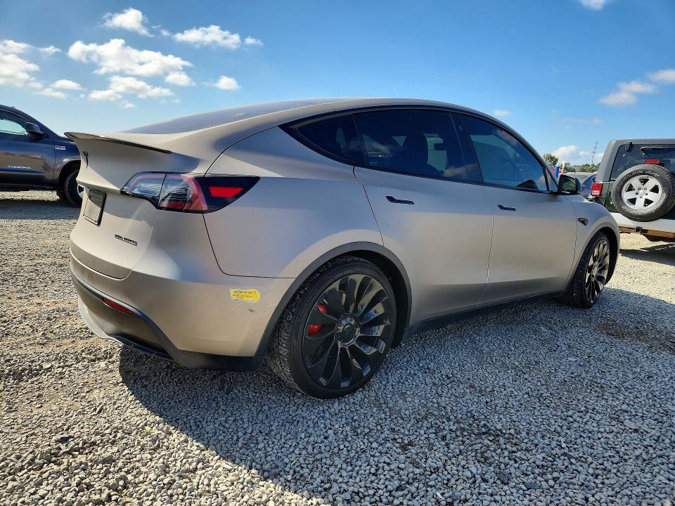 47988026 :رقم المزاد ، 7SAYGDEF9NF390787 vin ، 2022 Tesla Model Y مزاد بيع