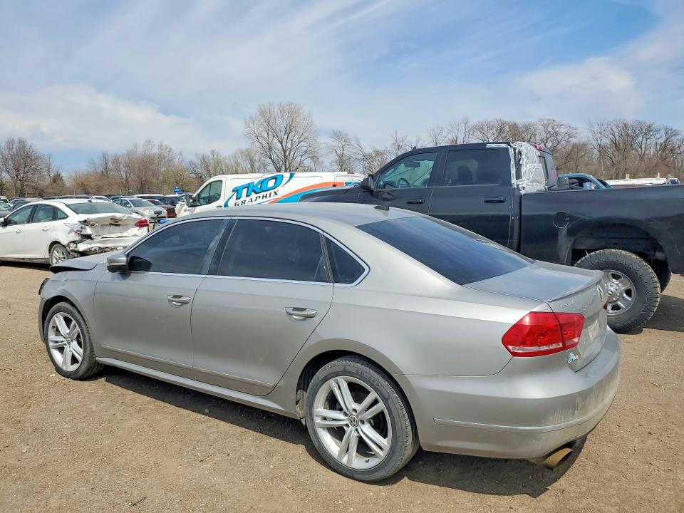 Продажа на аукционе авто 2013 Volkswagen Passat, vin: 1VWCN7A32DC142044, номер лота: 48582226