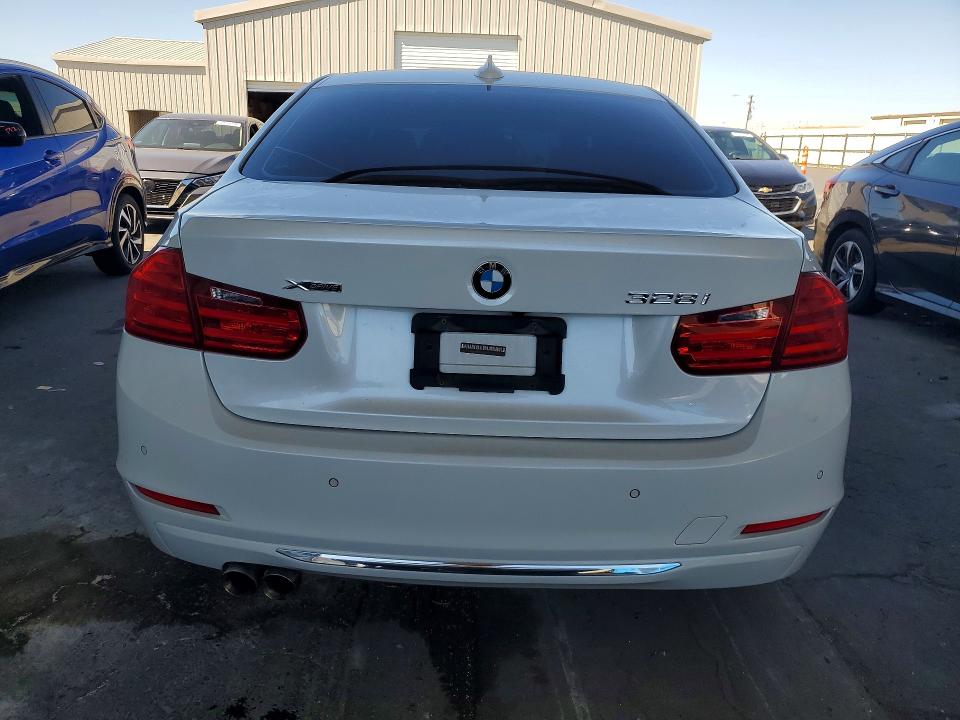 2015 Bmw 328i მანქანა იყიდება აუქციონზე, vin: WBA3B3G53FNR85395, აუქციონის ნომერი: 49152706