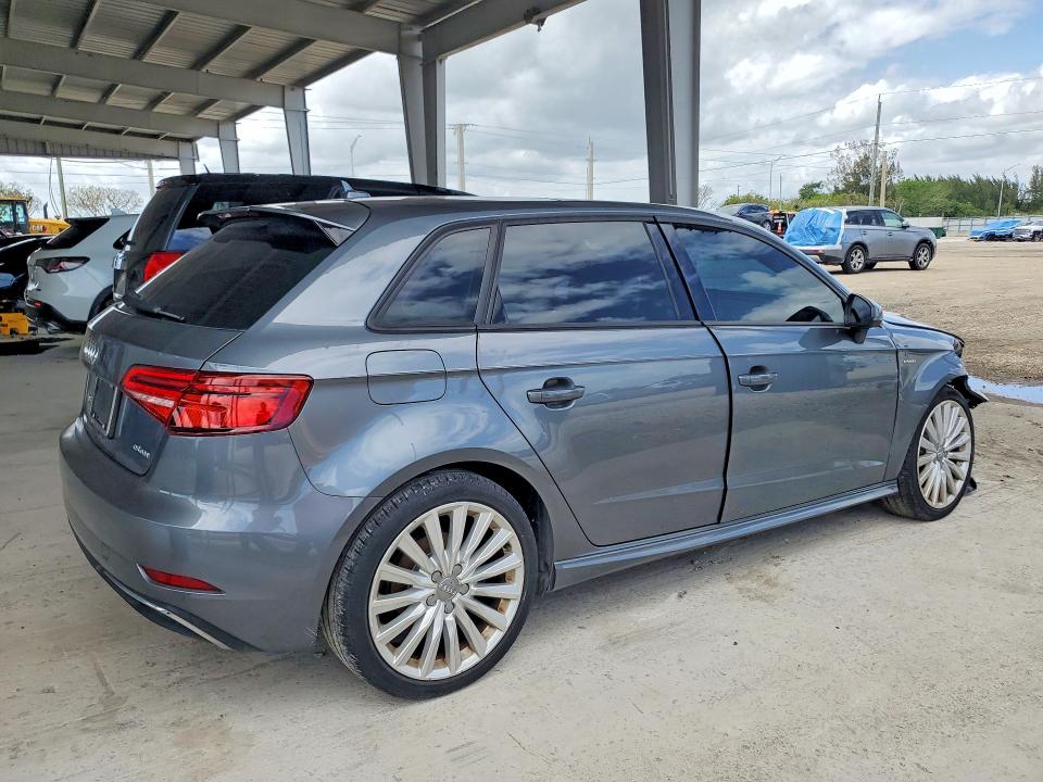 Продажа на аукционе авто 2017 Audi A3, vin: WAUUPBFF1HA103953, номер лота: 49406696