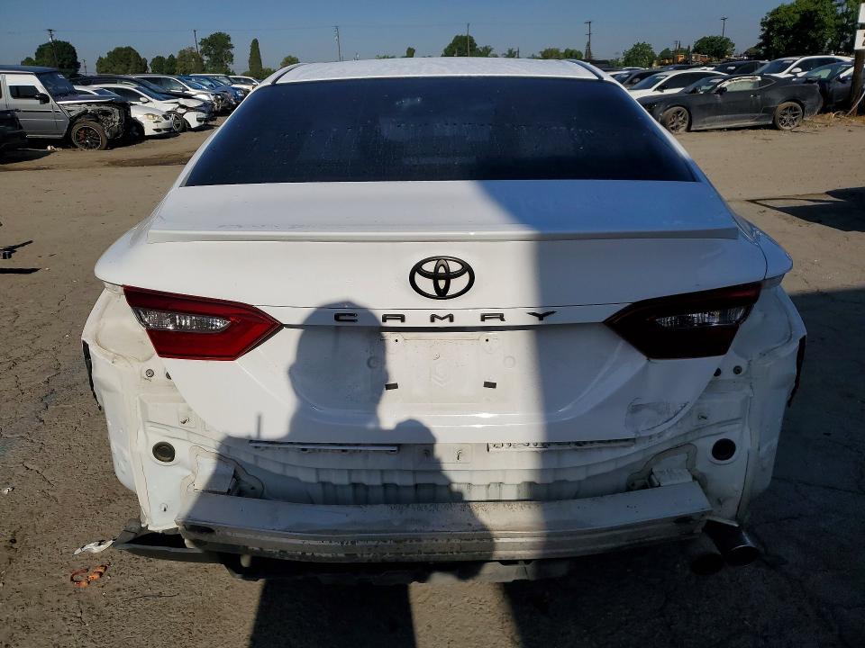 2018 Toyota Camry მანქანა იყიდება აუქციონზე, vin: 4T1B11HKXJU638957, აუქციონის ნომერი: 51190626