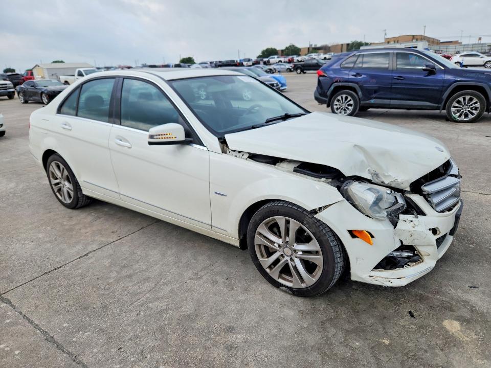 2012 Mercedes-benz C მანქანა იყიდება აუქციონზე, vin: WDDGF4HB8CR216145, აუქციონის ნომერი: 51161356
