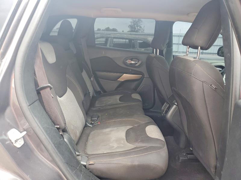 51583376 :رقم المزاد ، 1C4PJLCB4JD518844 vin ، 2018 Jeep Cherokee مزاد بيع