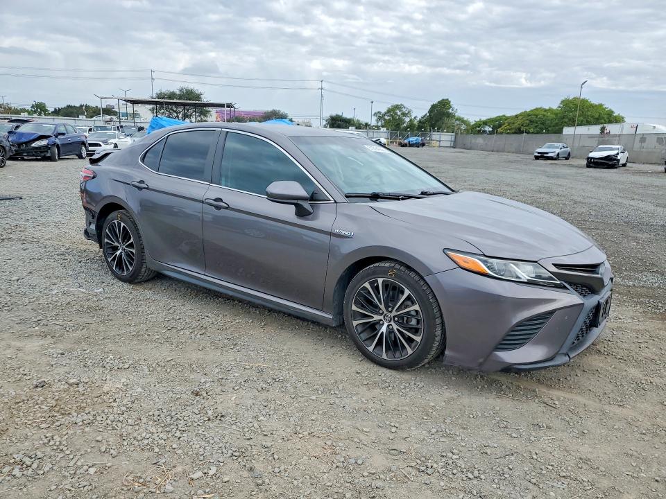 51894956 :رقم المزاد ، 4T1B21HK5JU507545 vin ، 2018 Toyota Camry Hybrid مزاد بيع