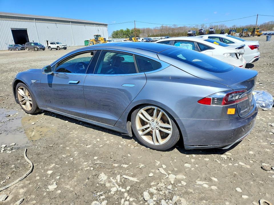 48944606 :رقم المزاد ، 5YJSA1CN3DFP03442 vin ، 2013 Tesla Model S مزاد بيع