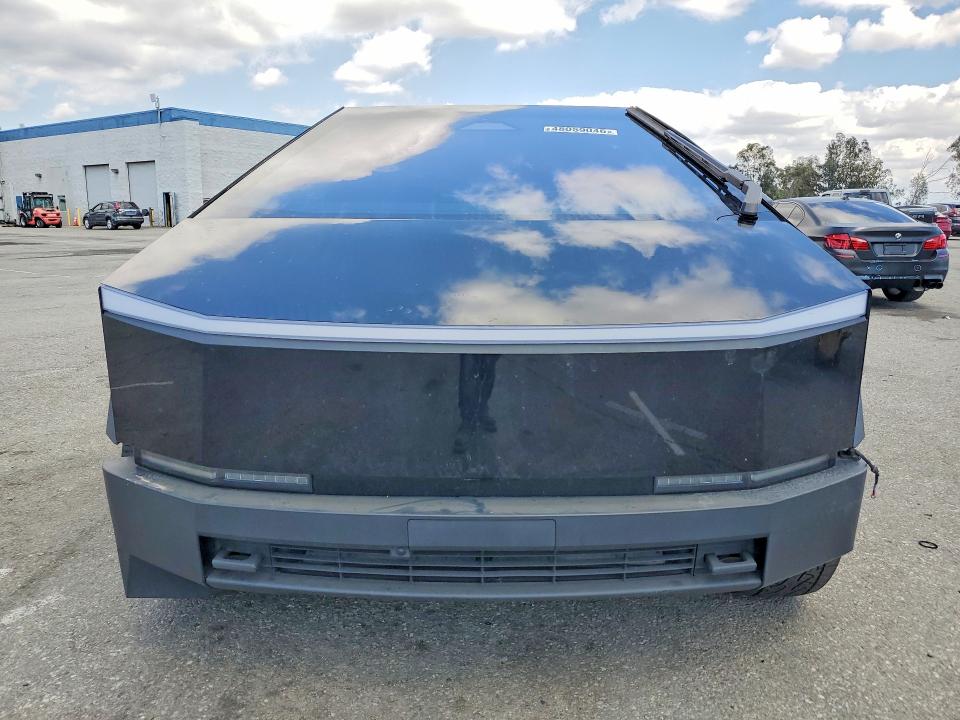 48059046 :رقم المزاد ، 7G2CEHED1RA056370 vin ، 2024 Tesla Cybertruck مزاد بيع