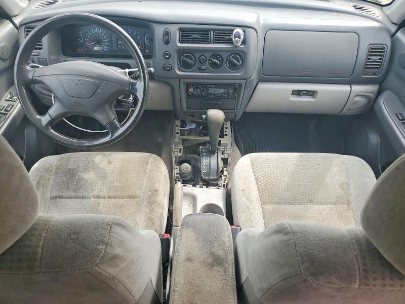 50176156 :رقم المزاد ، JA4MT31H4YP811523 vin ، 2000 Mitsubishi Montero مزاد بيع