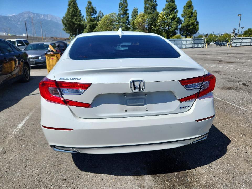 Продажа на аукционе авто 2018 Honda Accord, vin: 1HGCV3F40JA016545, номер лота: 51675866