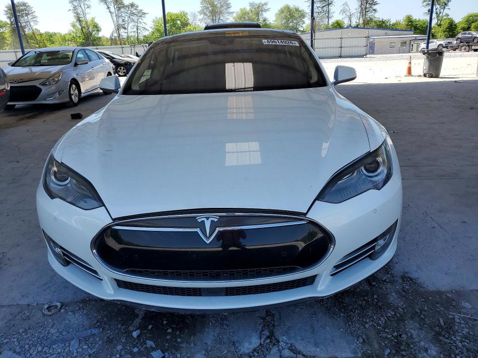 Продажа на аукционе авто 2015 Tesla Model S, vin: 5YJSA1E23FF116633, номер лота: 49614926
