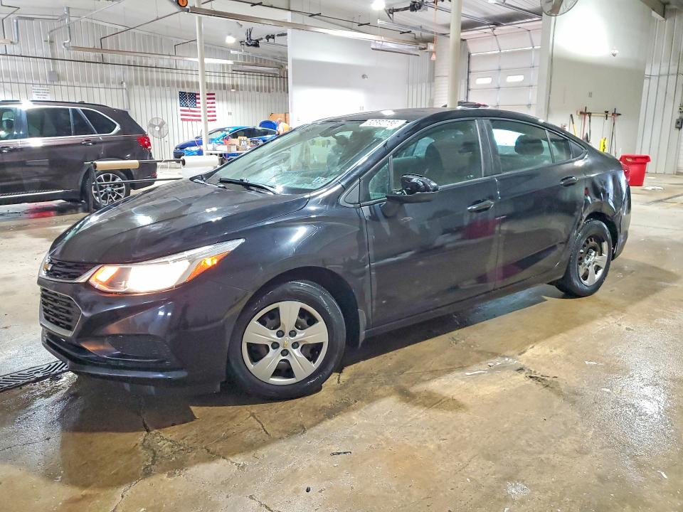 50892186 :رقم المزاد ، 1G1BC5SM8H7233780 vin ، 2017 Chevrolet Cruze مزاد بيع