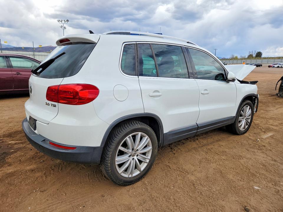 2015 Volkswagen Tiguan მანქანა იყიდება აუქციონზე, vin: WVGAV7AX7FW505092, აუქციონის ნომერი: 49601786