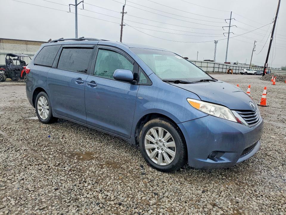 51821326 :رقم المزاد ، 5TDJZ3DC2HS162639 vin ، 2017 Toyota Sienna مزاد بيع