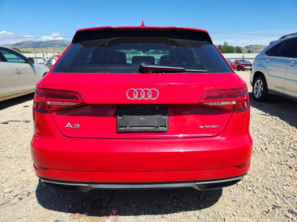 2018 Audi A3 მანქანა იყიდება აუქციონზე, vin: WAUUPBFF8JA082010, აუქციონის ნომერი: 49951326