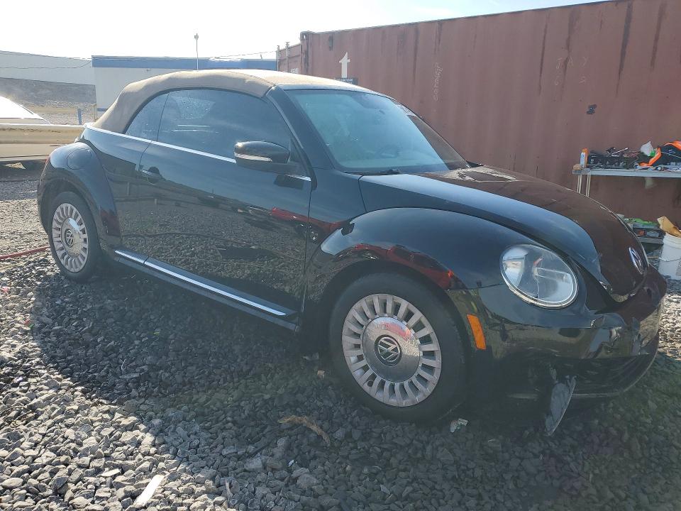 2015 Volkswagen Beetle მანქანა იყიდება აუქციონზე, vin: 3VW517ATXFM811702, აუქციონის ნომერი: 50424126