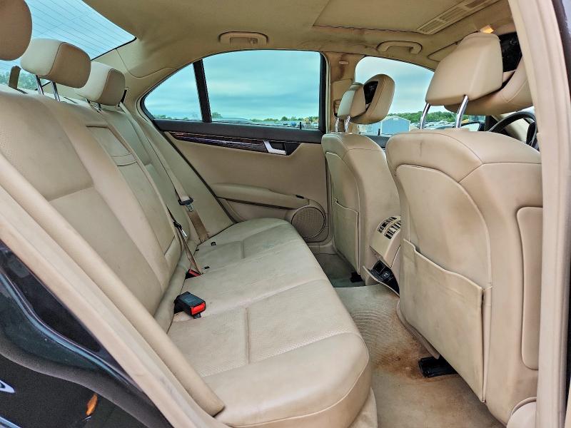 2012 Mercedes Benz C მანქანა იყიდება აუქციონზე, vin: WDDGF4HB8CR213438, აუქციონის ნომერი: 51199726