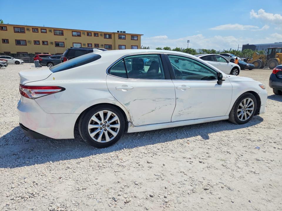 51835176 :رقم المزاد ، 4T1B11HK3KU741753 vin ، 2019 Toyota Camry مزاد بيع