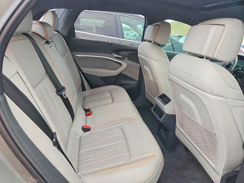 50192436 :رقم المزاد ، WA1VABGE9NB004960 vin ، 2022 Audi E-tron مزاد بيع