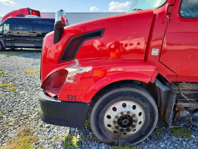 2015 Volvo Vn მანქანა იყიდება აუქციონზე, vin: 4V4NC9EJ4FN183258, აუქციონის ნომერი: 51328036