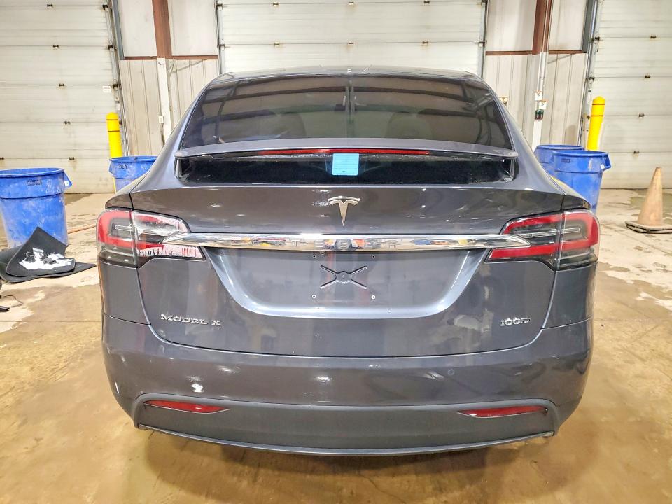 49377136 :رقم المزاد ، 5YJXCBE2XHF074499 vin ، 2017 Tesla Model X مزاد بيع