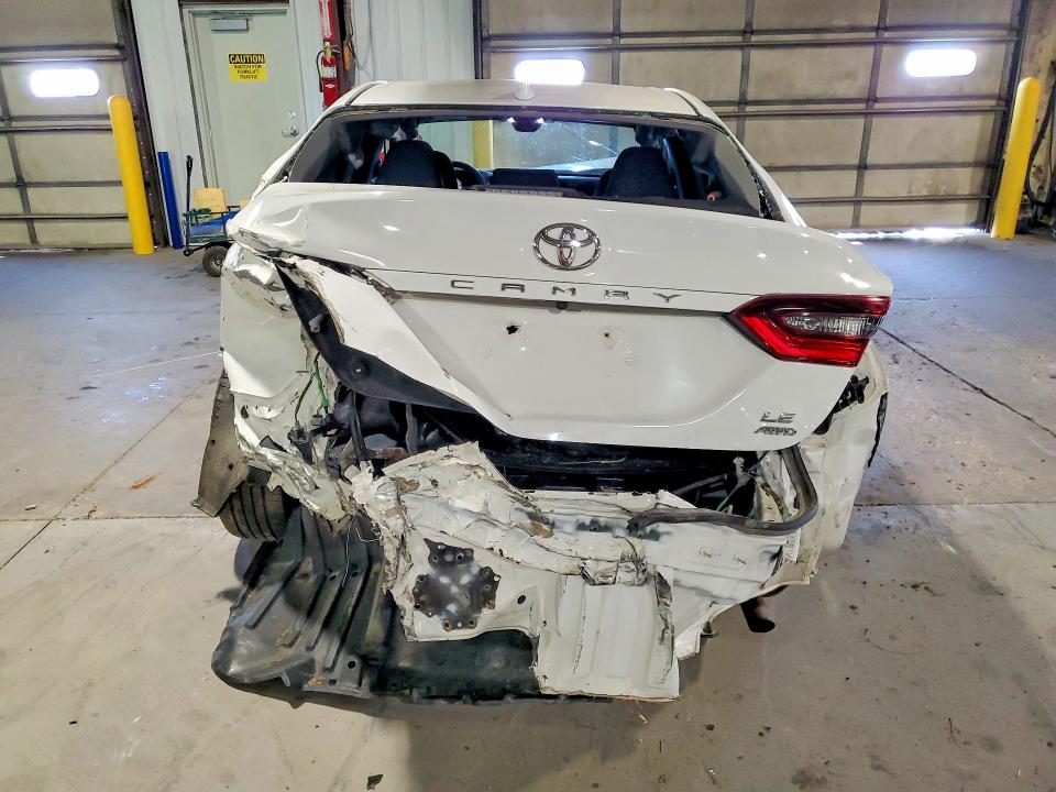 50361686 :رقم المزاد ، 4T1C11BK7MU045185 vin ، 2021 Toyota Camry مزاد بيع