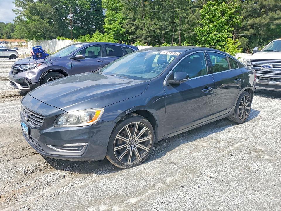 41631096 :رقم المزاد ، YV1612TD9F2306557 vin ، 2015 Volvo S60 مزاد بيع
