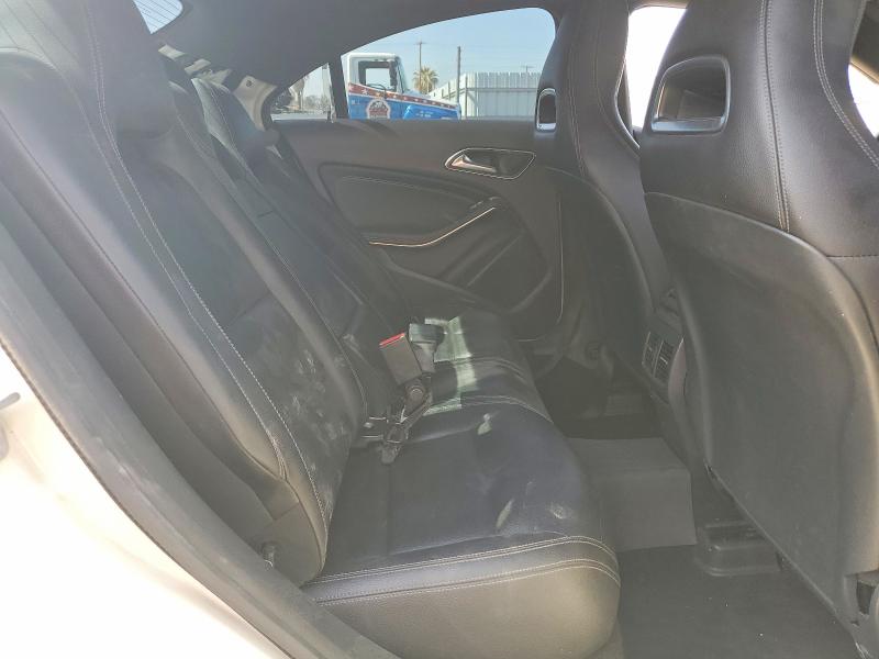 51520126 :رقم المزاد ، WDDSJ4EB5JN611806 vin ، 2018 Mercedes-benz Cla مزاد بيع