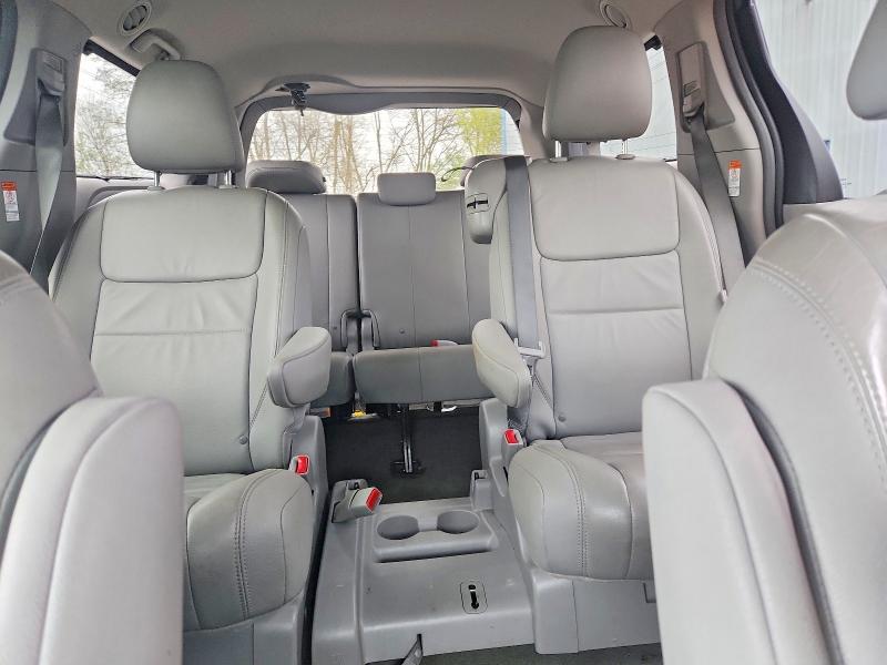 49164496 :رقم المزاد ، 5TDYZ3DC8HS898757 vin ، 2017 Toyota Sienna مزاد بيع