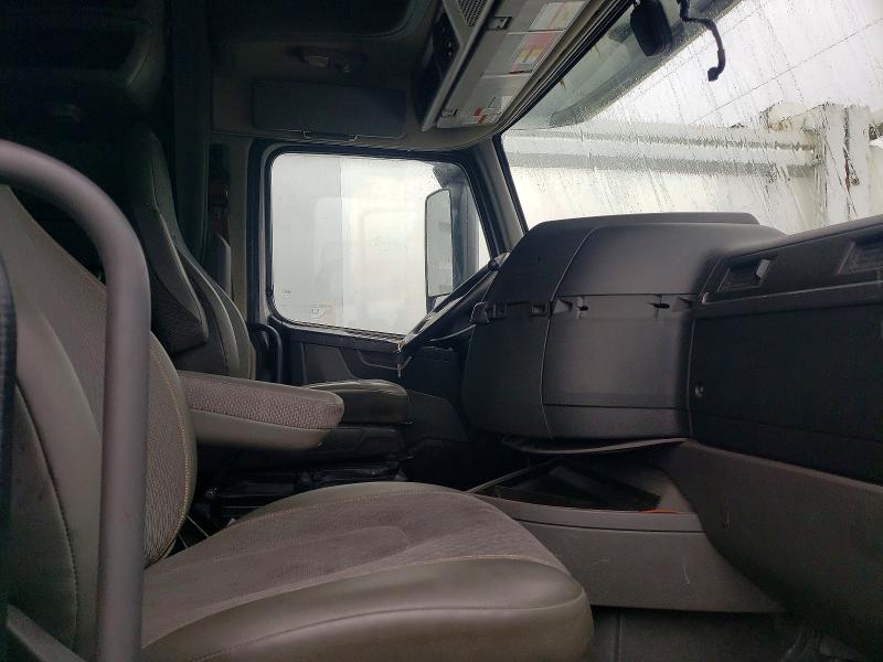 Продаж на аукціоні авто 2019 Volv Vn, vin: 4V4NC9EH8KN193833, номер лоту: 42002656
