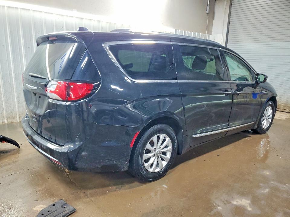48753896 :رقم المزاد ، 2C4RC1BG2KR650357 vin ، 2019 Chrysler Pacifica مزاد بيع