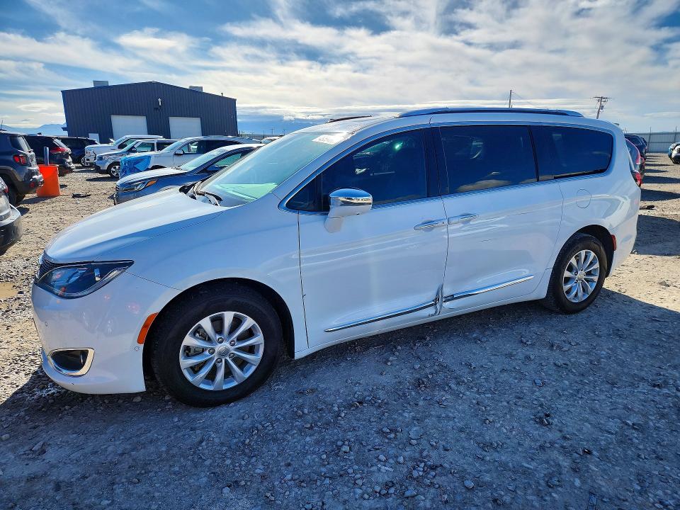 2017 Chrysler Pacifica მანქანა იყიდება აუქციონზე, vin: 2C4RC1GG8HR647917, აუქციონის ნომერი: 49594606
