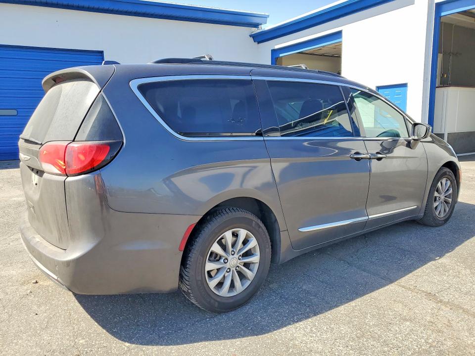 49096726 :رقم المزاد ، 2C4RC1BG6HR654338 vin ، 2017 Chrysler Pacifica مزاد بيع