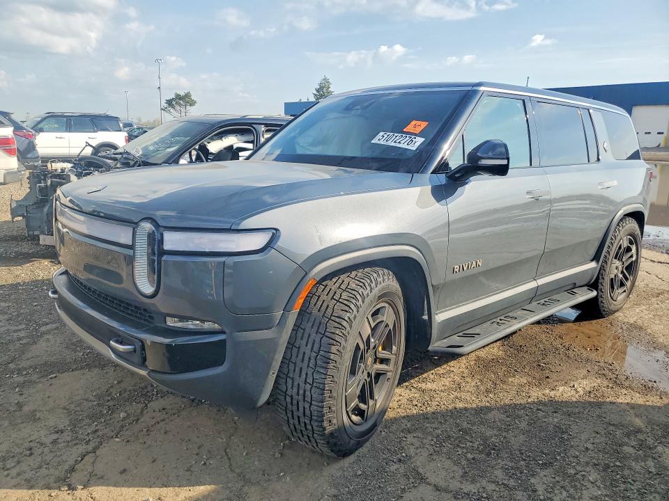 70932906 :رقم المزاد ، 7PDSGABA3PN028350 vin ، 2023 Rivian R1s مزاد بيع