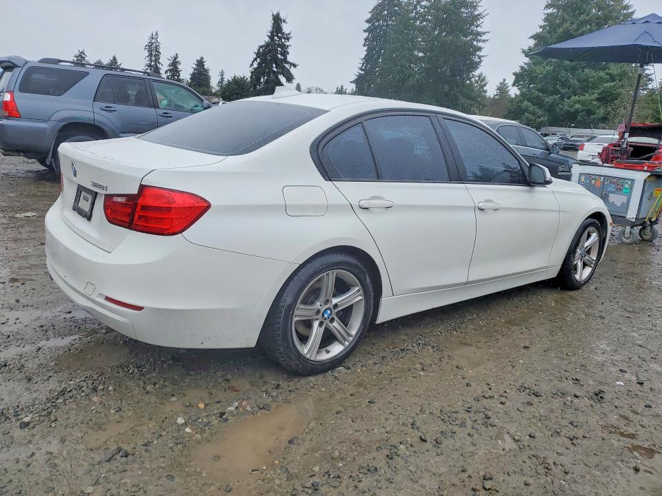 48522326 :رقم المزاد ، WBA3C1C57EK113339 vin ، 2014 Bmw 328 مزاد بيع