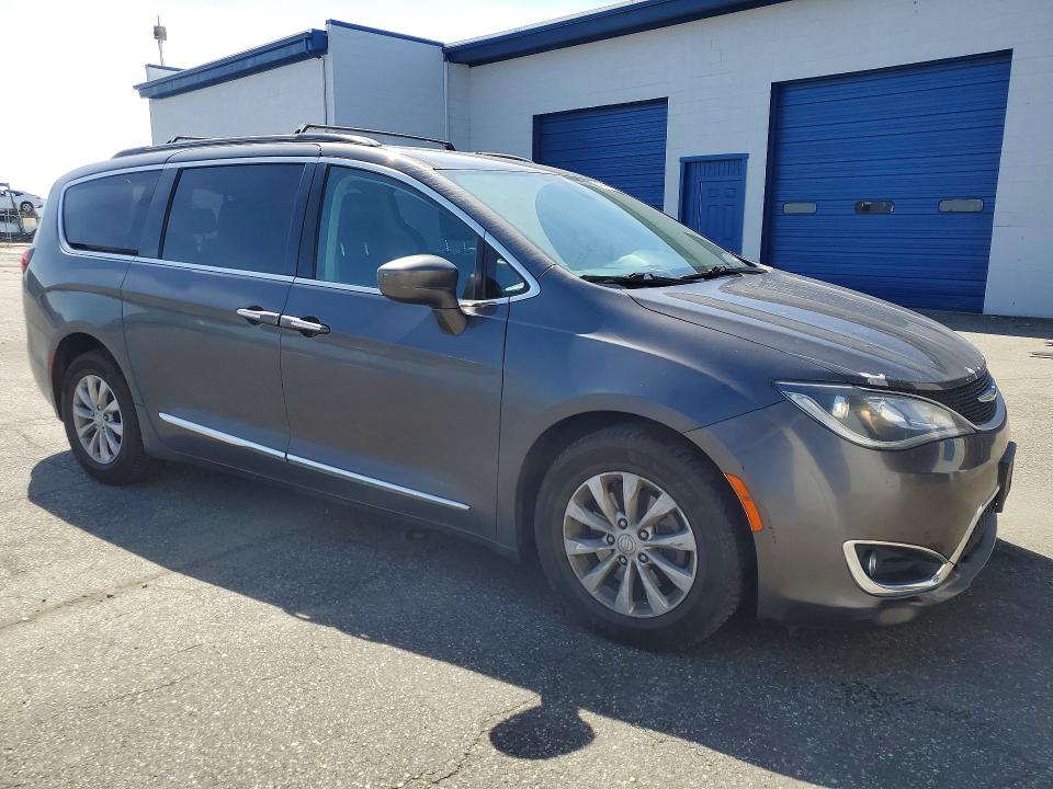 49096726 :رقم المزاد ، 2C4RC1BG6HR654338 vin ، 2017 Chrysler Pacifica مزاد بيع