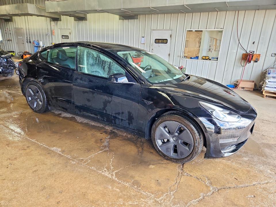51615286 :رقم المزاد ، 5YJ3E1EAXNF371651 vin ، 2022 Tesla Model 3 مزاد بيع